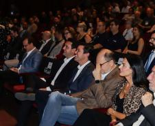 Curitiba, 22 de outubro de 2024 - O governador Carlos Massa Ratinho Junior participa, no Teatro Guaíra, do evento sobre Inteligência Artificial e Sanção da Lei de Aprovação do Plano de IA para o Serviço Público do Paraná.