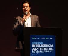 Curitiba, 22 de outubro de 2024 - O governador Carlos Massa Ratinho Junior participa, no Teatro Guaíra, do evento sobre Inteligência Artificial e Sanção da Lei de Aprovação do Plano de IA para o Serviço Público do Paraná.