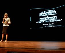 Curitiba, 22 de outubro de 2024 - O governador Carlos Massa Ratinho Junior participa, no Teatro Guaíra, do evento sobre Inteligência Artificial e Sanção da Lei de Aprovação do Plano de IA para o Serviço Público do Paraná.