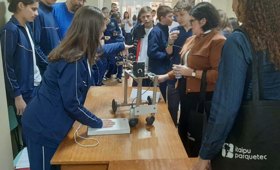 Rota da Inovação leva alunos da rede estadual para conhecer ambientes inovadores